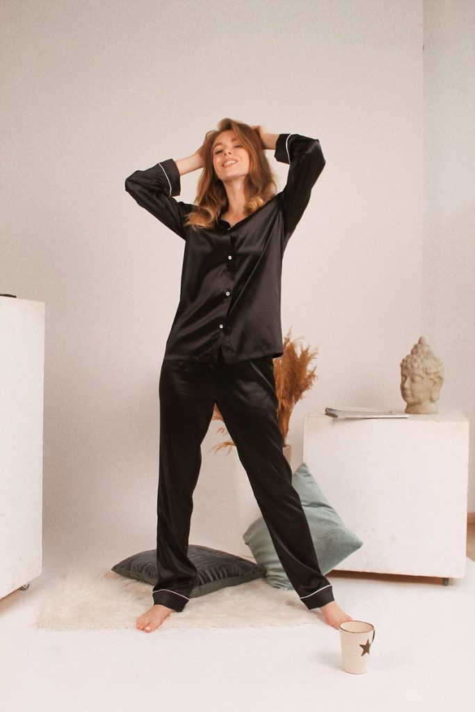 How To Wear Black Silk Pajamas This Winter Pajamas Winter - Silk